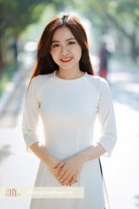 kiểu cổ tròn là một trong các kiểu cổ áo dài học sinh đẹp kiểu cổ tròn là một trong các kiểu cổ áo dài học sinh đẹp