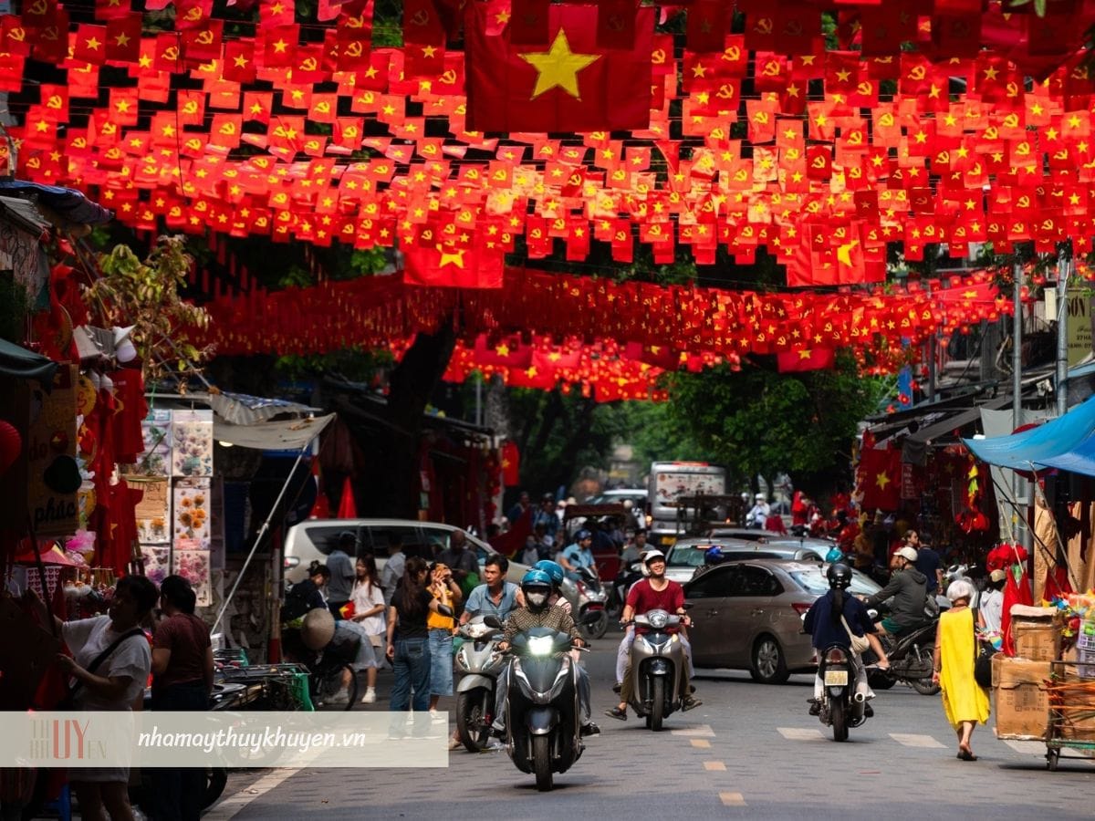 cửa hàng bán áo cờ đỏ sao vàng