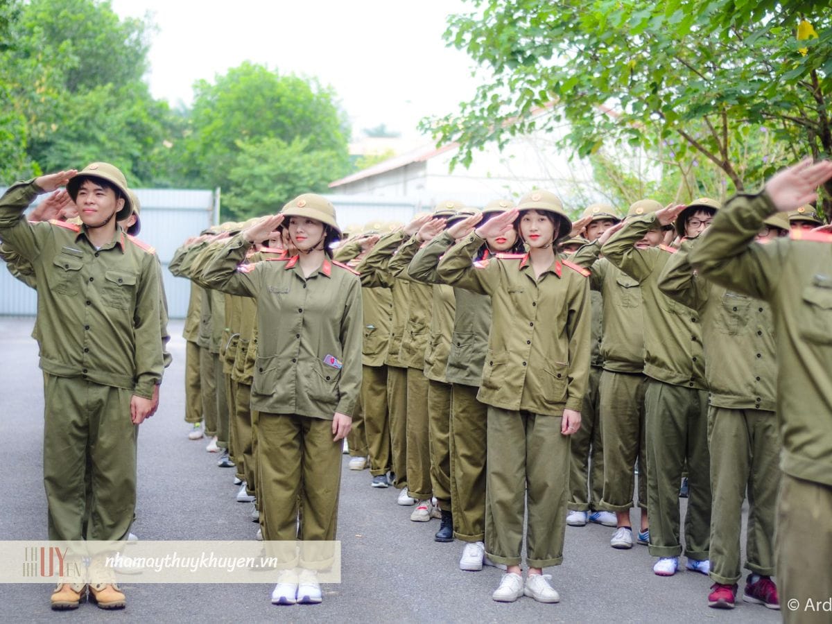 đồng phục học sinh quân sự thường được làm từ vải kaki hoặc kate đồng phục học sinh quân sự thường được làm từ vải kaki hoặc kate