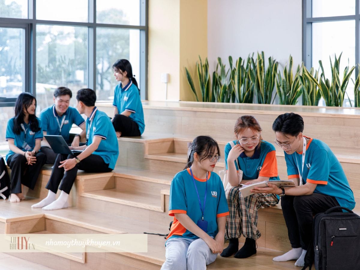 đồng phục sinh viên thường mang phong cách thoải mái hơn đồng phục sinh viên thường mang phong cách thoải mái hơn