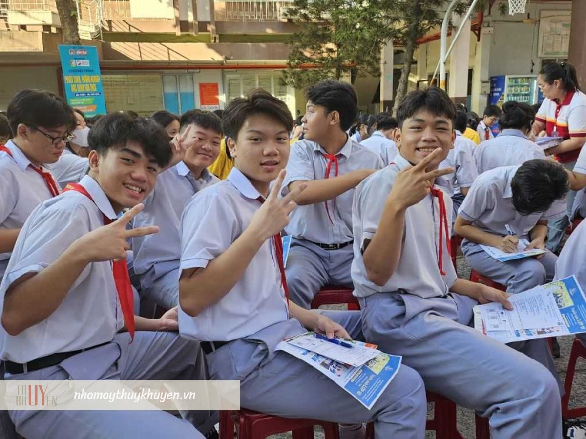 áo sơ mi học sinh nam cấp 2 theo phong cách riêng áo sơ mi học sinh nam cấp 2 theo phong cách riêng