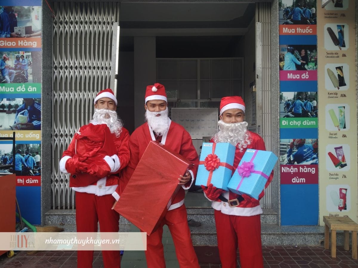 cửa hàng ánh sáng là nơi cho thuê đồ ông già noel nổi tiếng tại tân phú cửa hàng ánh sáng là nơi cho thuê đồ ông già noel nổi tiếng tại tân phú