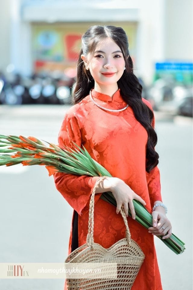 việt phục hoa lê là địa chỉ thuê áo dài chụp tết dành cho ai yêu thích áo dài truyền thống