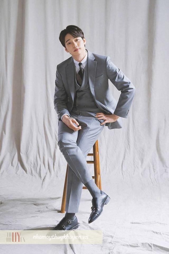 phối đồ đi chơi tết cho nam cùng bộ vest mang đến nét quý phái