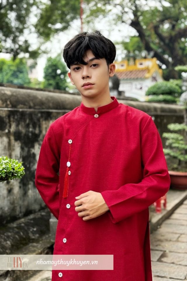 phối đồ tết nam với áo dài là kiểu phối đồ đặc trưng của ngày tết