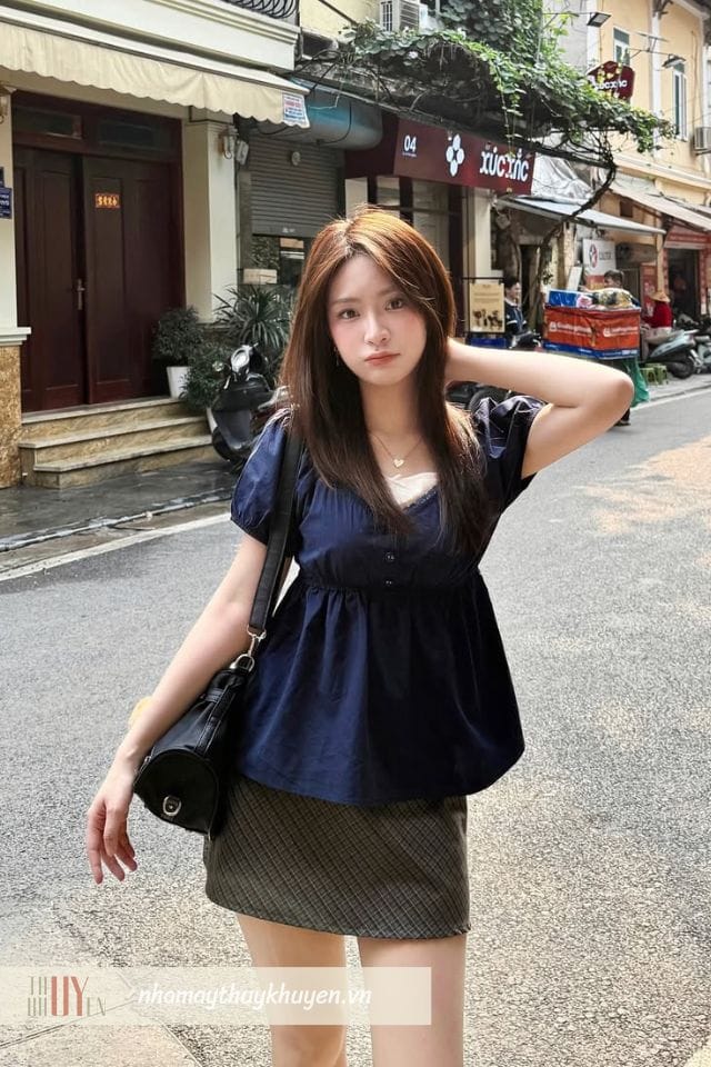 phối đồ tết cho nữ với áo babydoll navy phù hợp với bạn gái trẻ trung, ngọt ngào
