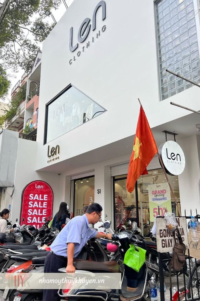len clothing là shop bán quần áo tết nữ chất len cao cấp, ấm áp và thời trang