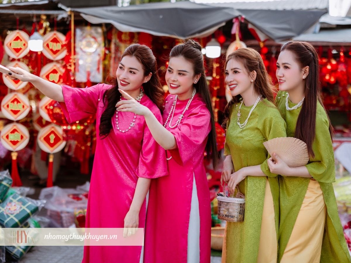 tổng hợp các shop bán quần áo tết đẹp, nổi bật