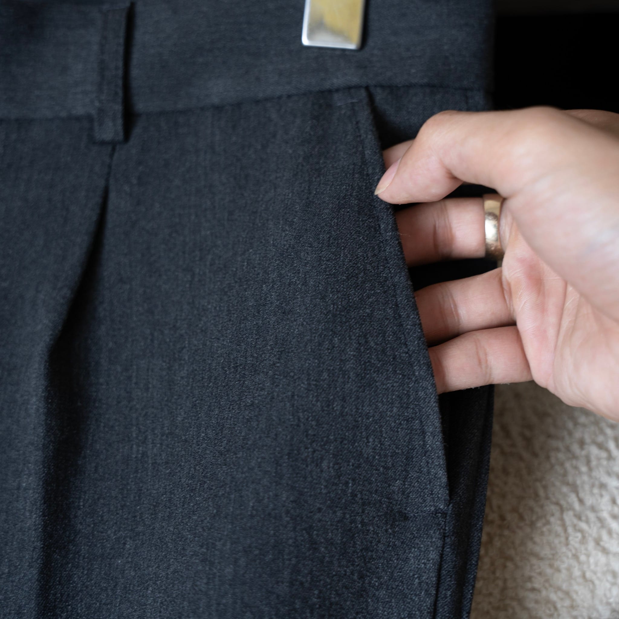 ảnh quần tây đã được may hoàn thiện