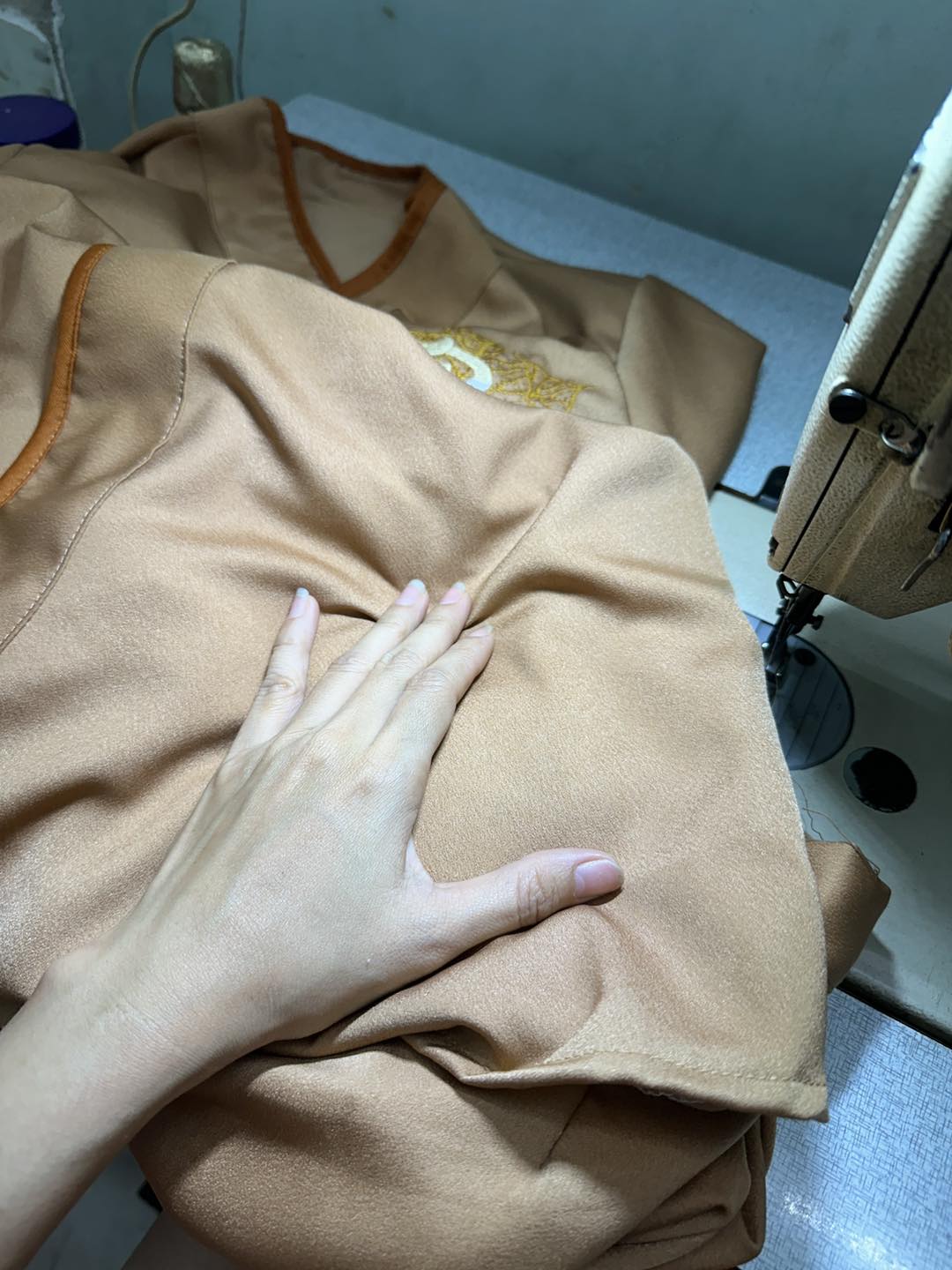 dịch vụ sửa áo quần lấy liền đạ huoai