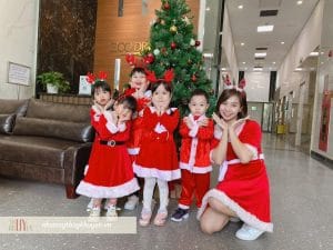 các cách phối đồ noel cho bé gái, bé trai đẹp